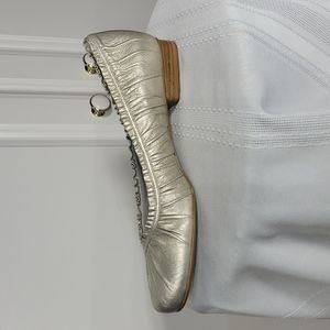 New BCBGIRLS CHAMPAGNE COLOR FLATS, Size 8B